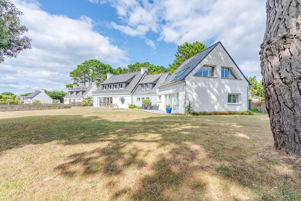 Une grande maison à louer sur un terrain en Bord de mer